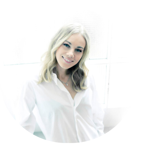 Ariadna's Thread review's Kiss the Moon